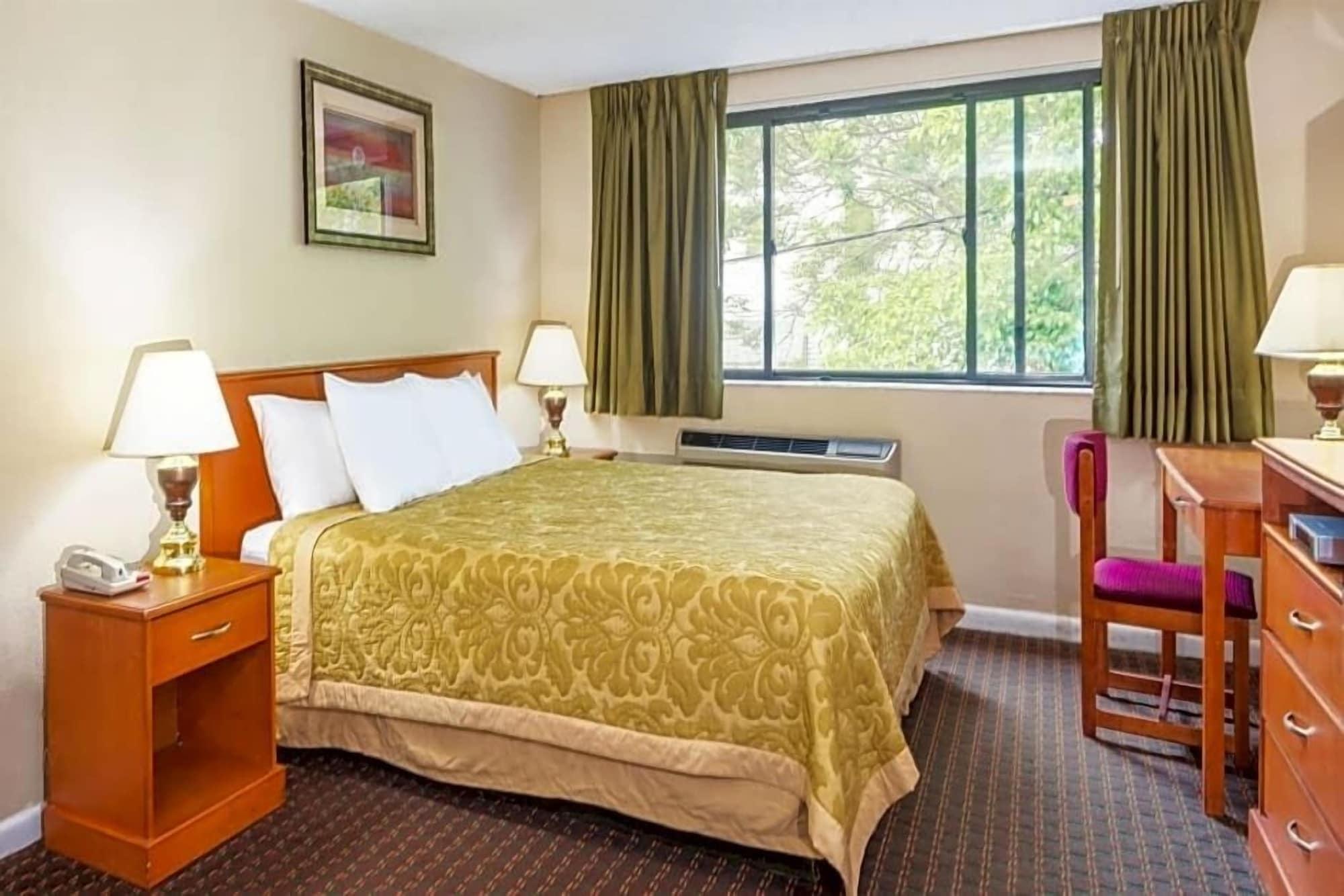 Super 8 By Wyndham Watertown/Cambridge/Boston Area Hotel Bagian luar foto