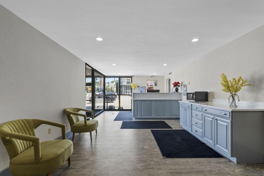 Super 8 By Wyndham Watertown/Cambridge/Boston Area Hotel Bagian luar foto