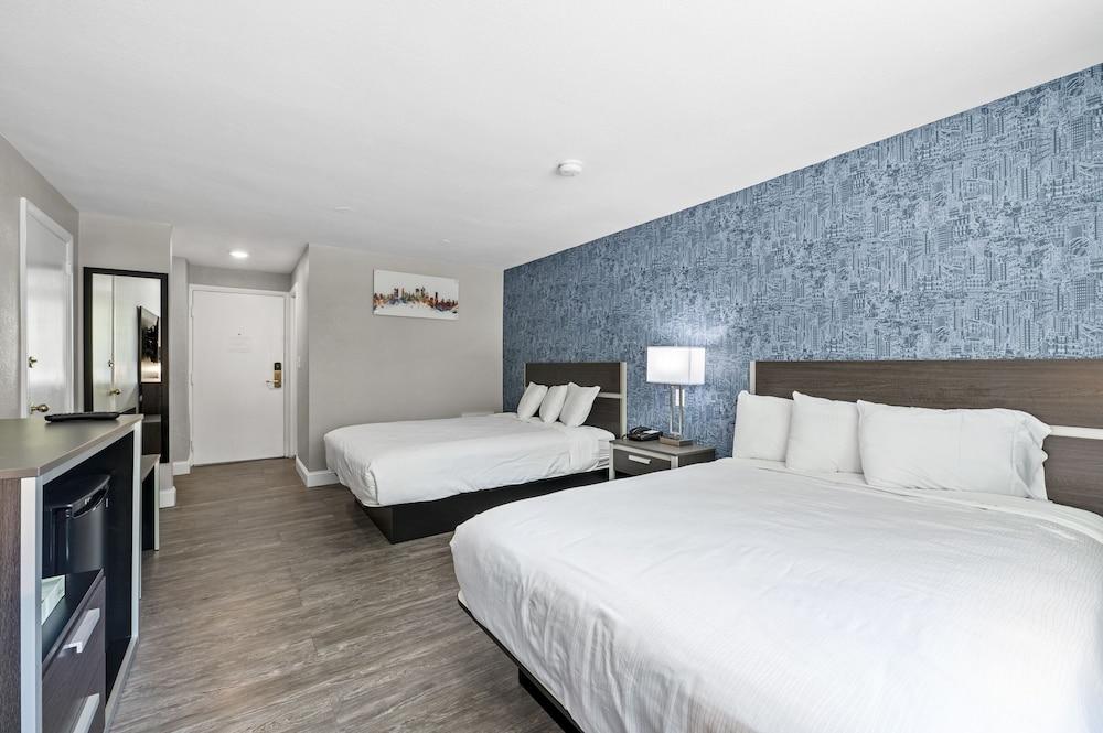 Super 8 By Wyndham Watertown/Cambridge/Boston Area Hotel Bagian luar foto