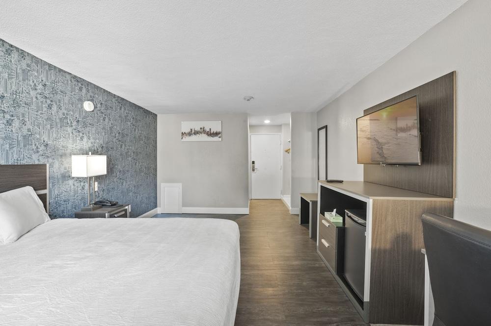 Super 8 By Wyndham Watertown/Cambridge/Boston Area Hotel Bagian luar foto