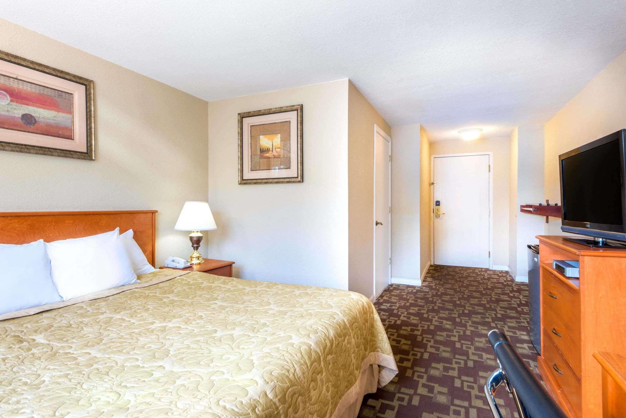 Super 8 By Wyndham Watertown/Cambridge/Boston Area Hotel Bagian luar foto