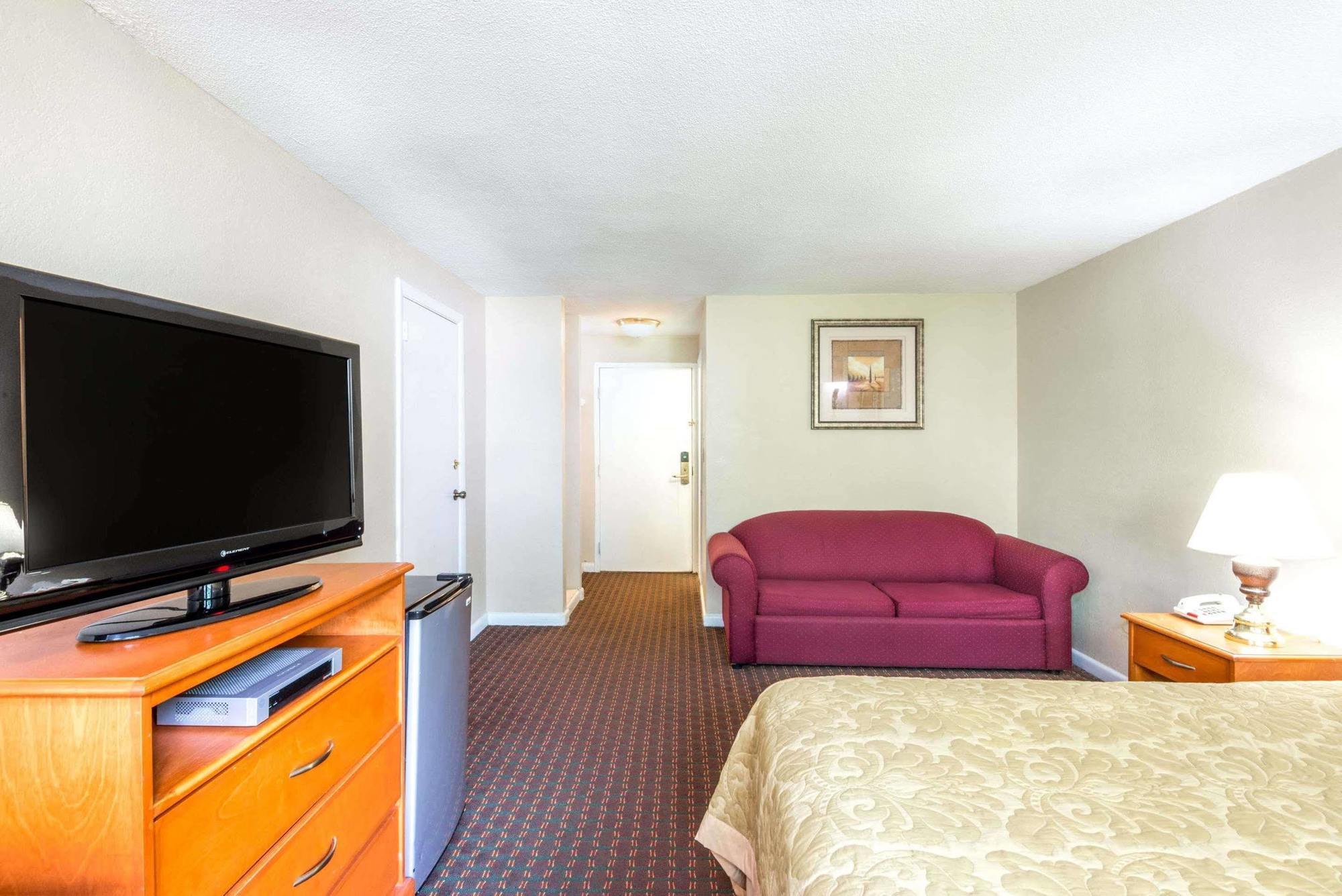 Super 8 By Wyndham Watertown/Cambridge/Boston Area Hotel Bagian luar foto