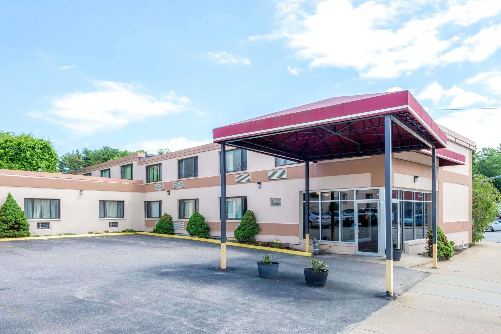 Super 8 By Wyndham Watertown/Cambridge/Boston Area Hotel Bagian luar foto