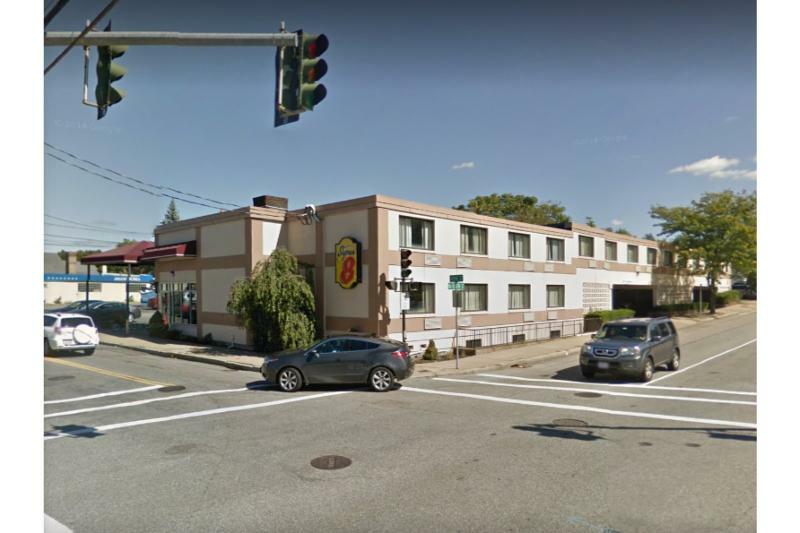 Super 8 By Wyndham Watertown/Cambridge/Boston Area Hotel Bagian luar foto